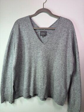 Leo & Sage Women’s Grey Cashmere V Neck Pullover Size L